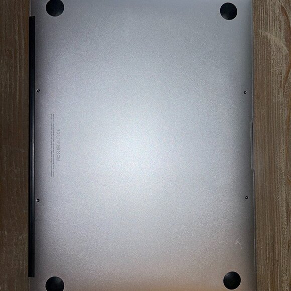 MacBook Air (13-Inch, Early 2015) 4GB Memory, 121GB Storage - Picture 4 of 7